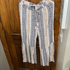 Angie Patterned Pants in Black and Cream